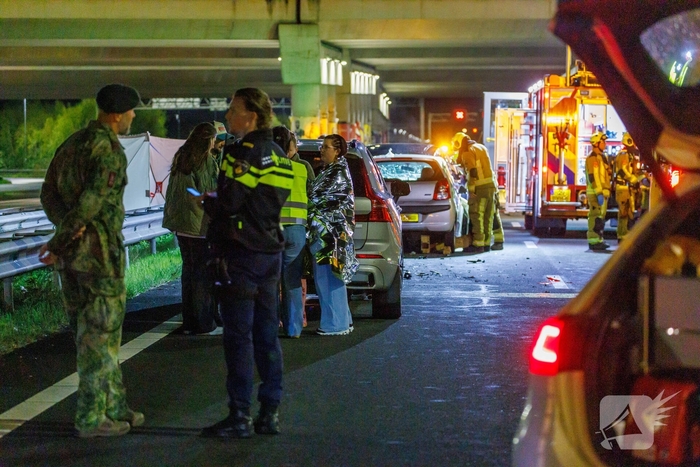 Ernstig ongeval op snelweg met meerdere voertuigen