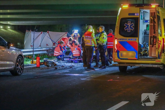 Ernstig ongeval op snelweg met meerdere voertuigen