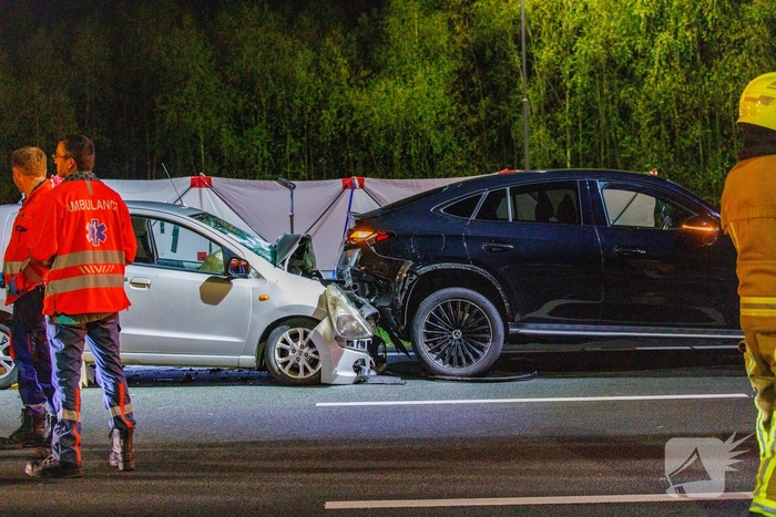 Ernstig ongeval op snelweg met meerdere voertuigen