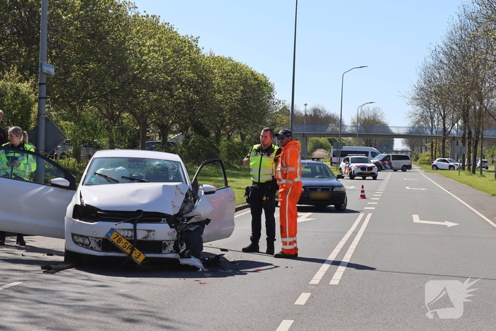 Botsing tussen voertuigen leidt tot schade