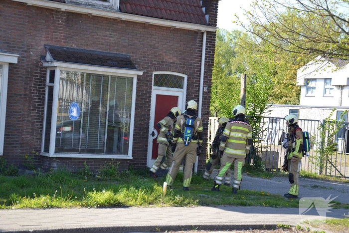 Deur geramd door brandweer bij gasincident