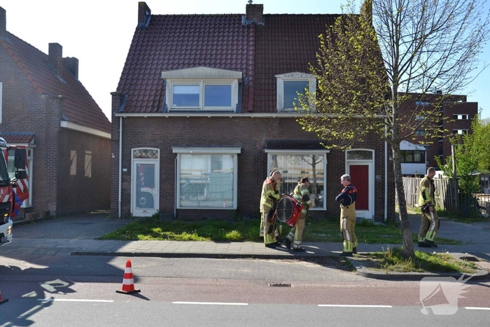 Deur geramd door brandweer bij gasincident