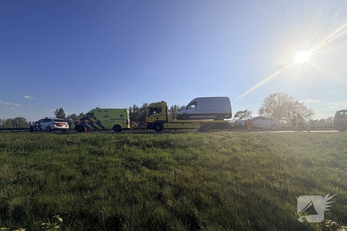 Kopstaartaanrijding zorgt voor chaos op drukke weg