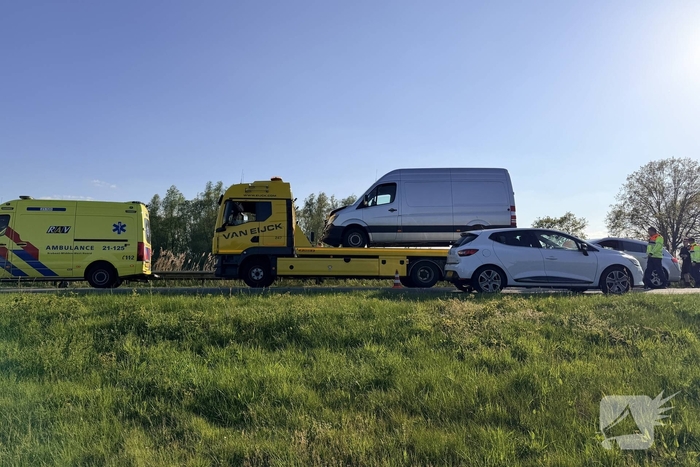 Kopstaartaanrijding zorgt voor chaos op drukke weg