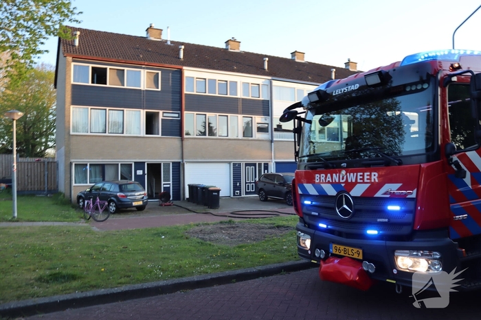 Woningbrand leidt tot rookinhalatie bij bewoners