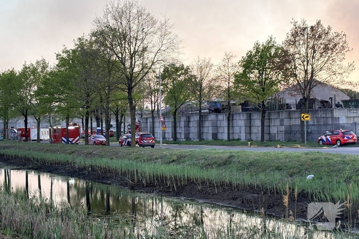 Grote buitenbrand vergt langdurige brandweerinzet