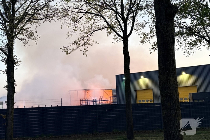 Grote buitenbrand vergt langdurige brandweerinzet
