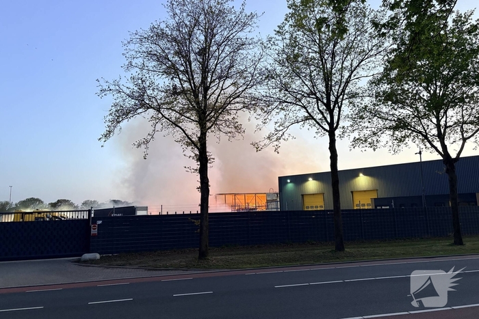 Grote buitenbrand vergt langdurige brandweerinzet
