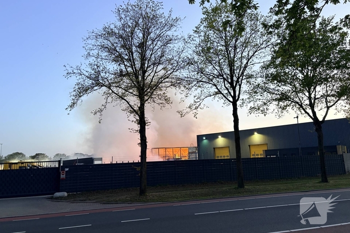 Grote buitenbrand vergt langdurige brandweerinzet
