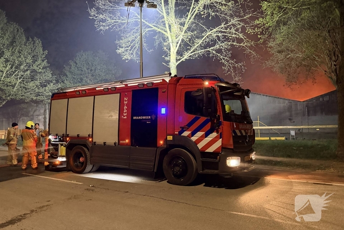 Grote buitenbrand vergt langdurige brandweerinzet