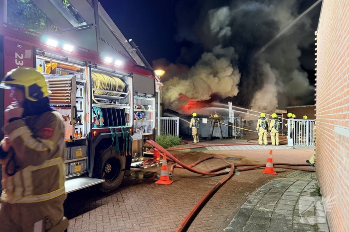 Brand in winkel leidt tot grote brandweerinzet