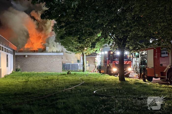 Brand in winkel leidt tot grote brandweerinzet