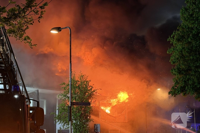 Brand in winkel leidt tot grote brandweerinzet