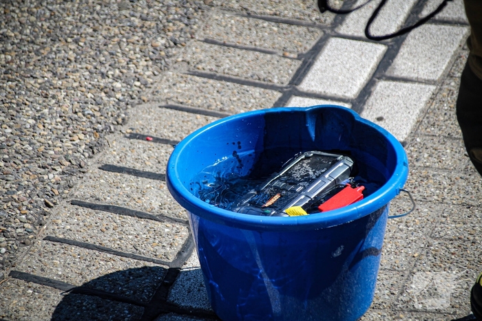 Buitenbrand door oververhitte jump-starter