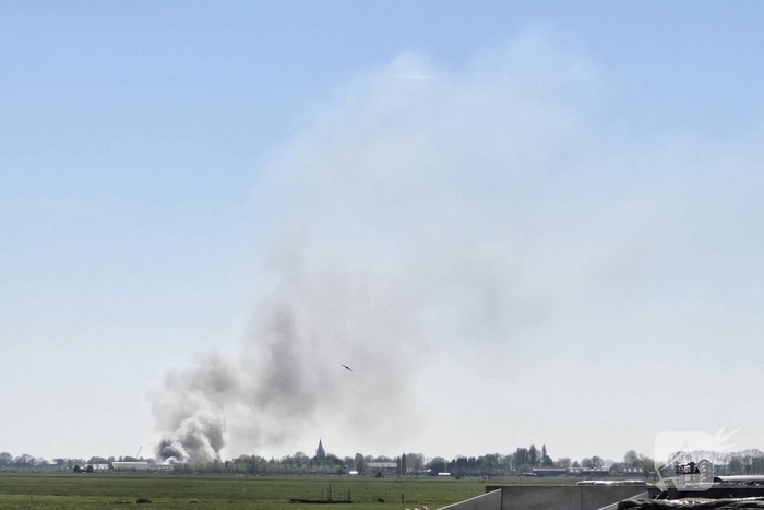 Brand in loods zorgt voor grote rookontwikkeling