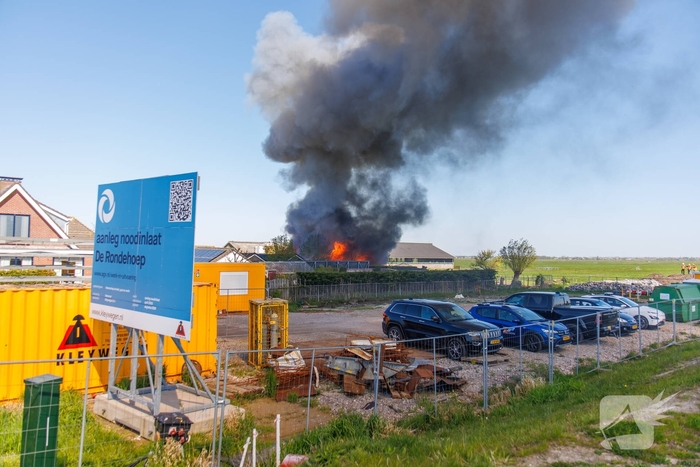 Brand in loods zorgt voor grote rookontwikkeling