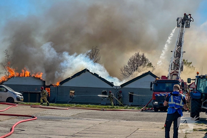 Brand in loods zorgt voor grote rookontwikkeling