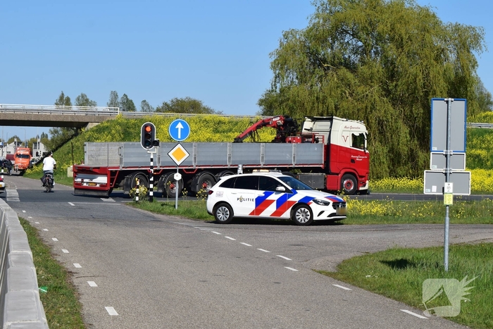 Fietser aangereden door vrachtauto