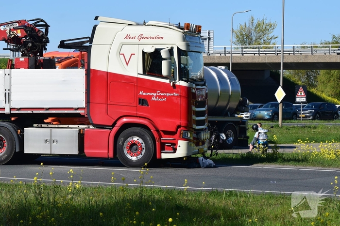 Fietser aangereden door vrachtauto