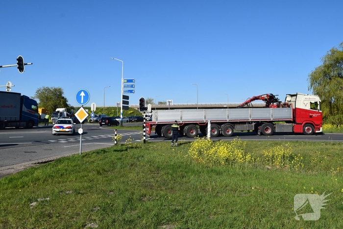 Fietser aangereden door vrachtauto