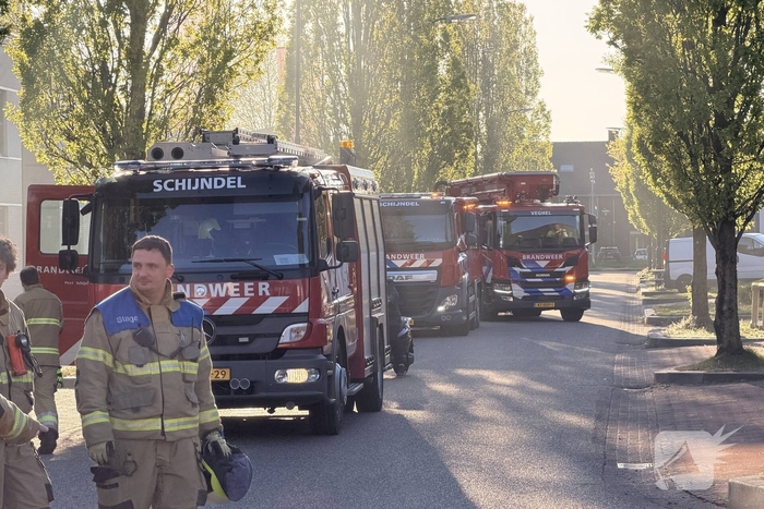 Brand op dak van bedrijf