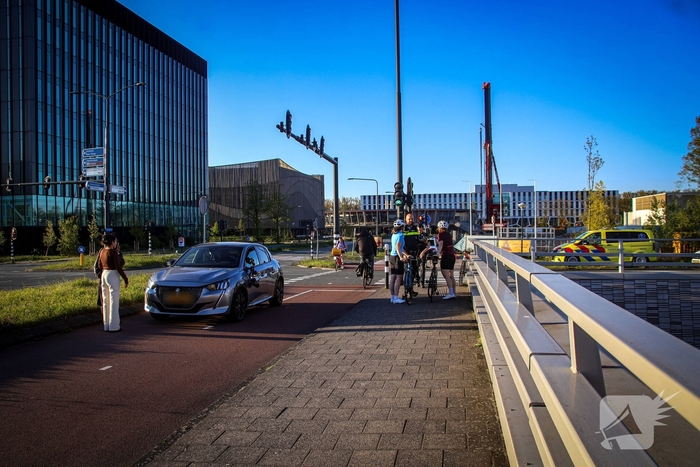 Botsing bij oversteekplaats tussen auto en fietser