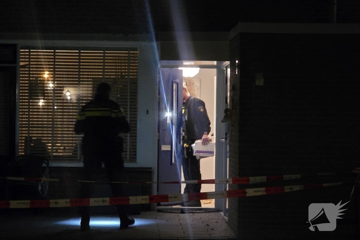 Schade aan voordeur door nachtelijke explosie