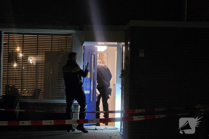 Schade aan voordeur door nachtelijke explosie