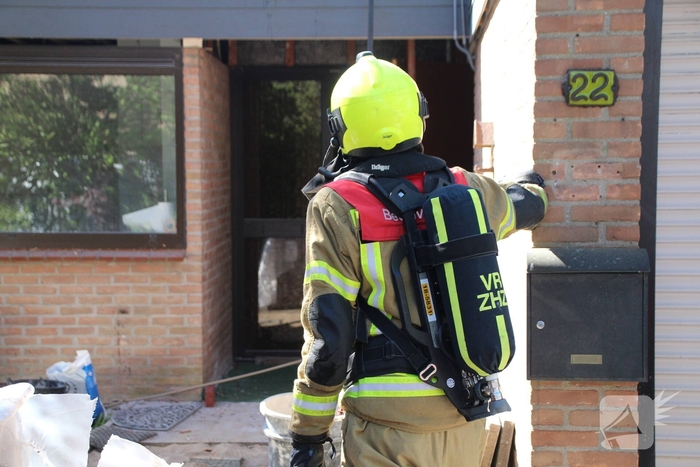 Dakbrand tijdens werkzaamheden snel onder controle