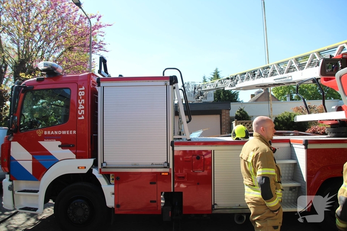 Dakbrand tijdens werkzaamheden snel onder controle
