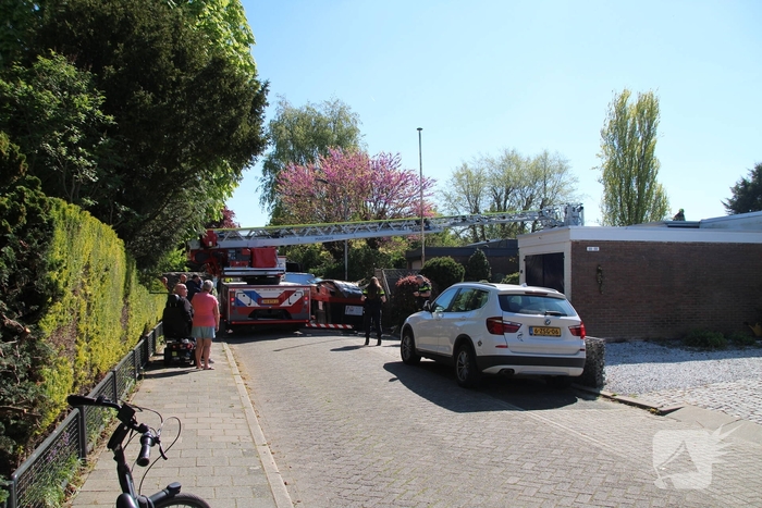 Dakbrand tijdens werkzaamheden snel onder controle