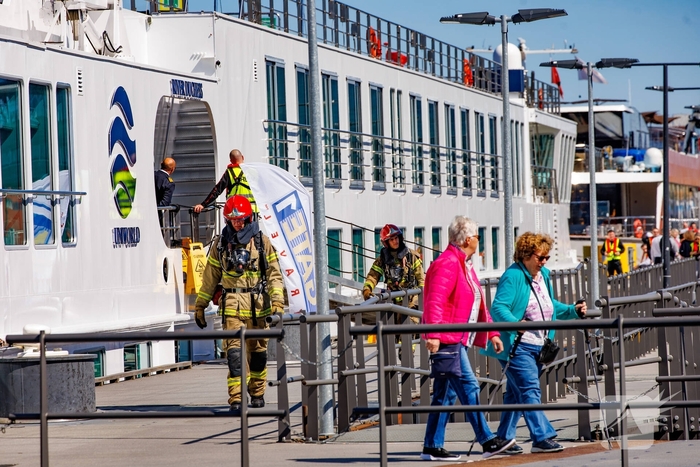 Brand op cruiseboot leidt tot grote hulpverlening