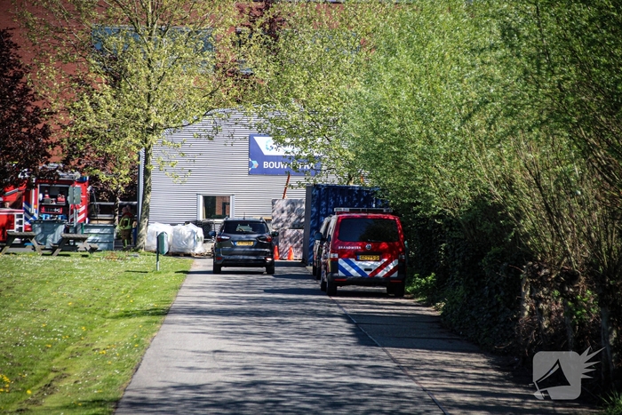 Brandweer reageert op industriebrand bij school