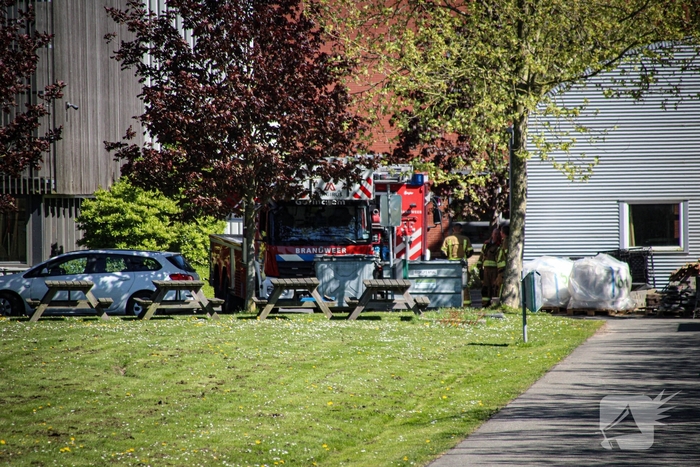Brandweer reageert op industriebrand bij school