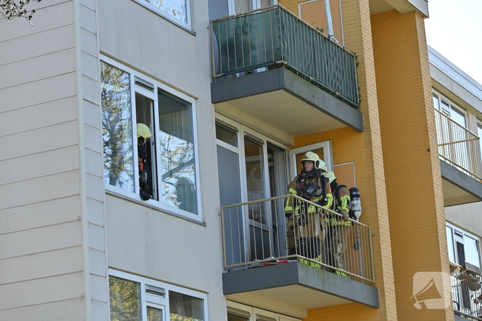 Brand op balkon van portiekwoning
