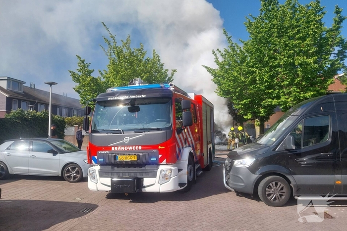 Brand in aanhangwagen snel onder controle