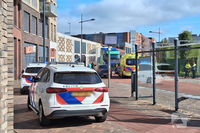 Traumahelikopter ingezet bij beknelling persoon onder vrachtwagen