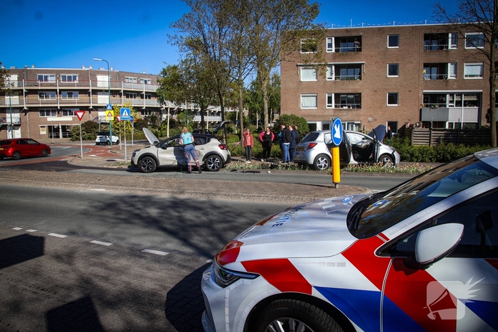 Bizar ongeval op rotonde leidt tot ziekenhuisopname