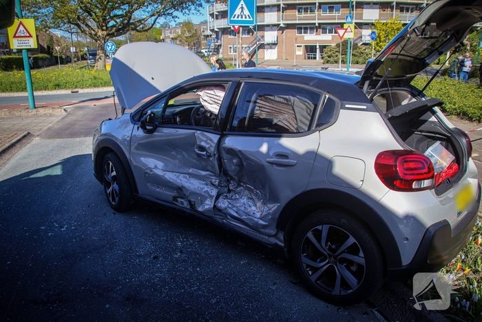 Bizar ongeval op rotonde leidt tot ziekenhuisopname