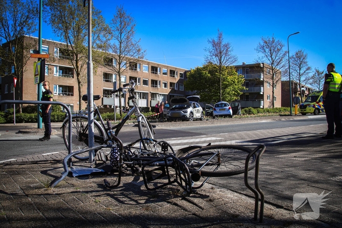 Bizar ongeval op rotonde leidt tot ziekenhuisopname