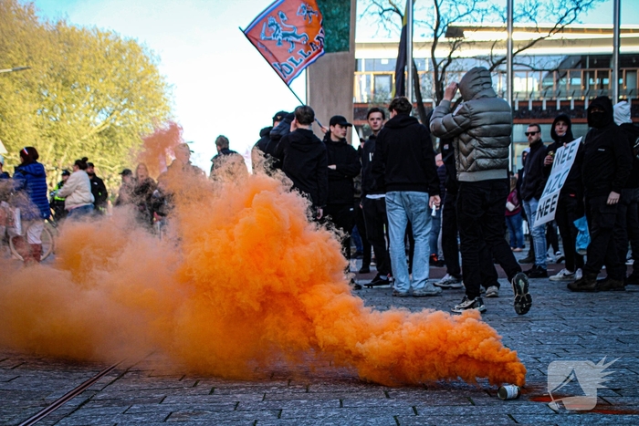 Vuurwerk tijdens anti-azc demonstratie