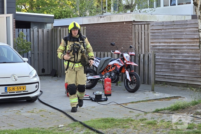 Woningbrand in aanbouw snel onder controle