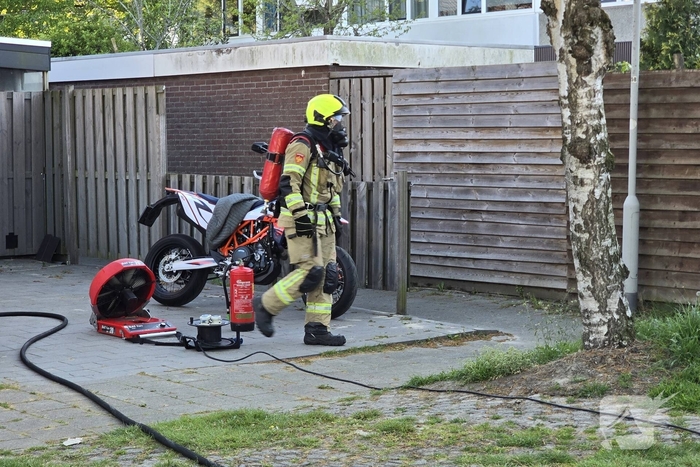 Woningbrand in aanbouw snel onder controle