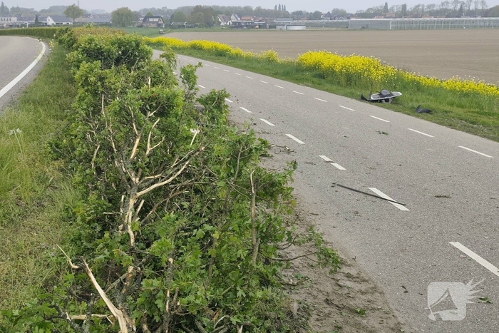 Lijnbus belandt in sloot na onwelwording