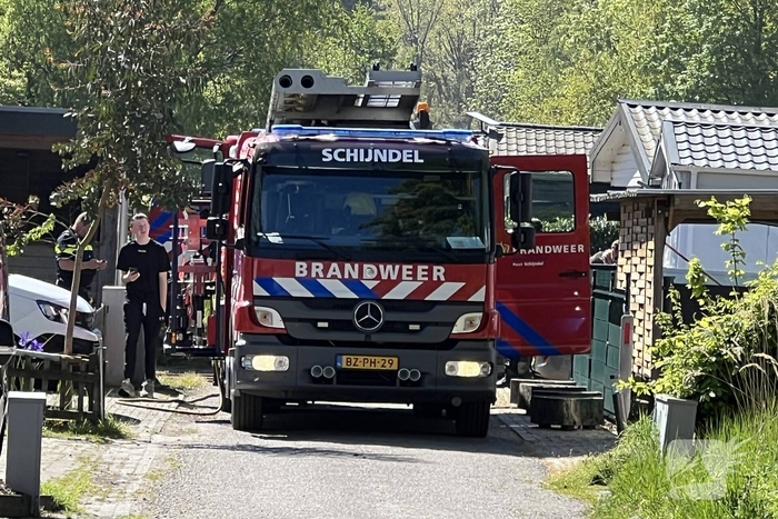 Brand door barbecue onder overkapping