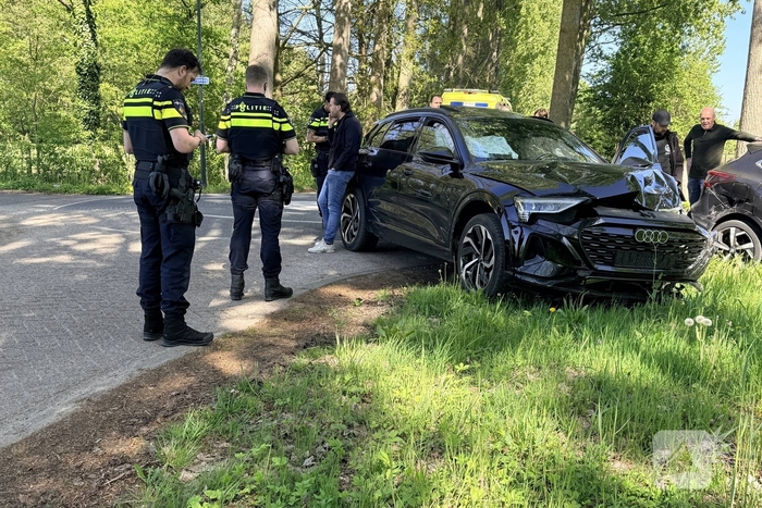 Botsing tussen twee auto's leidt tot gewonde