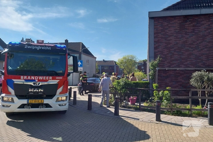 Brandweer in actie bij woningbrand