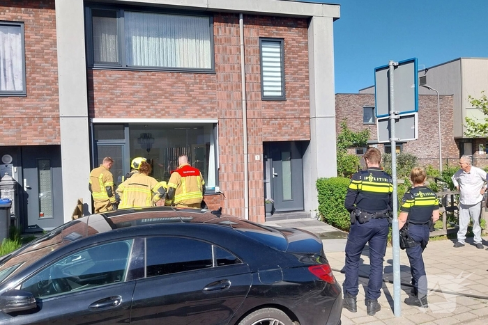 Brandweer in actie bij woningbrand