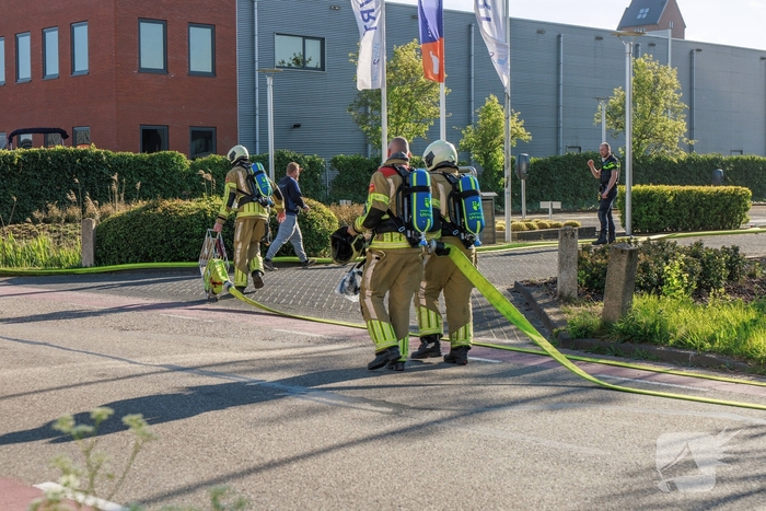 Brand in groot industriepand onder controle