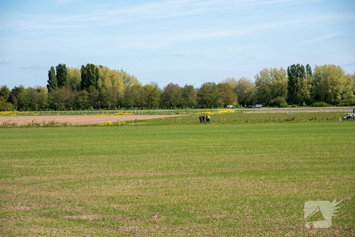 Parachutist overleden na landing in weiland